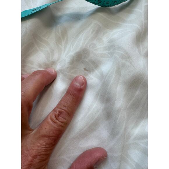 Billabong Hawaiian Print shirt size Large, Short Sleeves; Blue & white - Picture 8 of 10